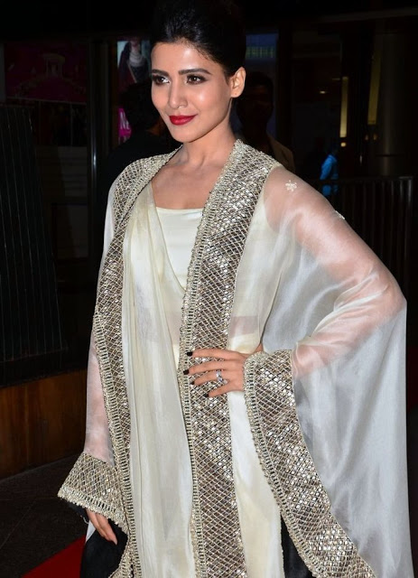 Samantha In White Dress At Jio Filmfare South Awards 3